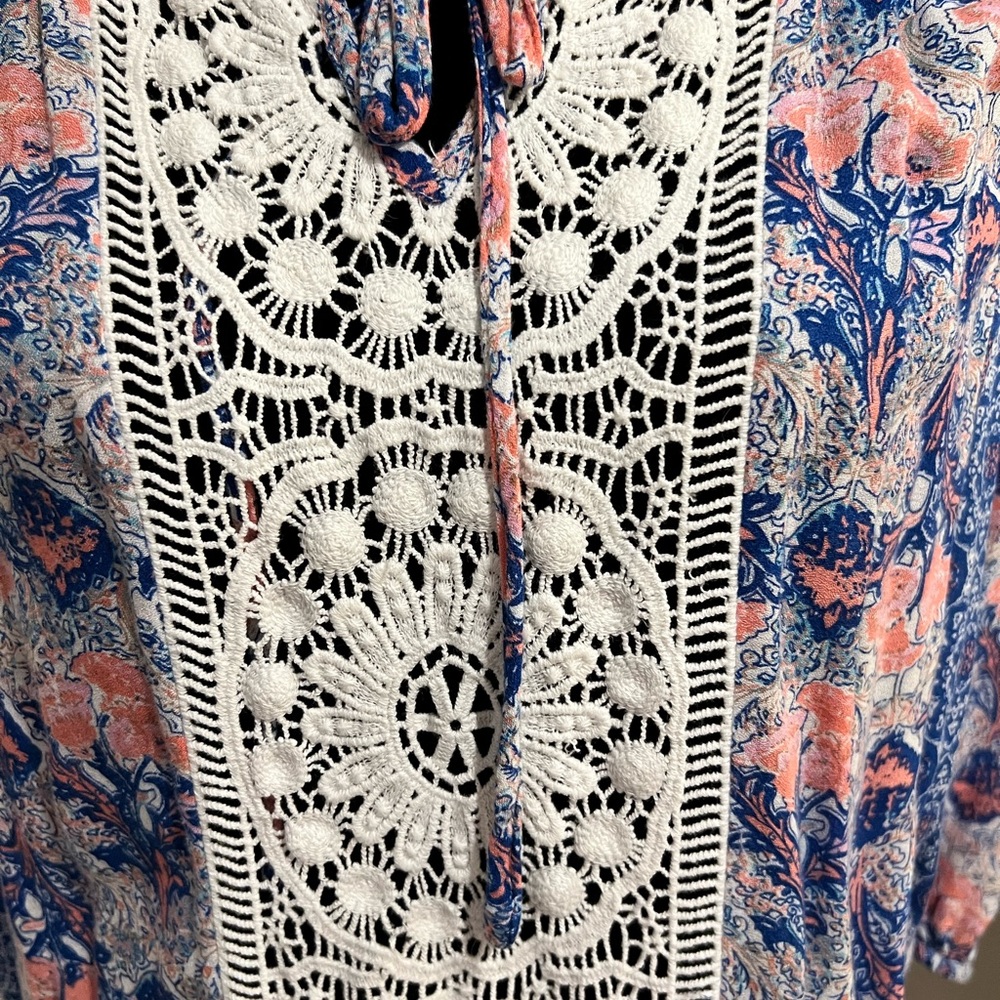 Floral Crochet Accent Women's Top - Picture 2 of 8